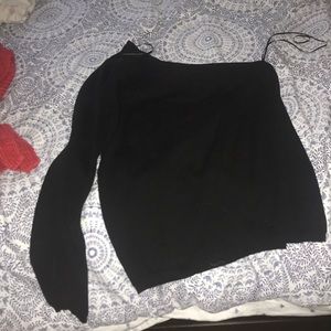 Black single sleeve long sleeve shirt